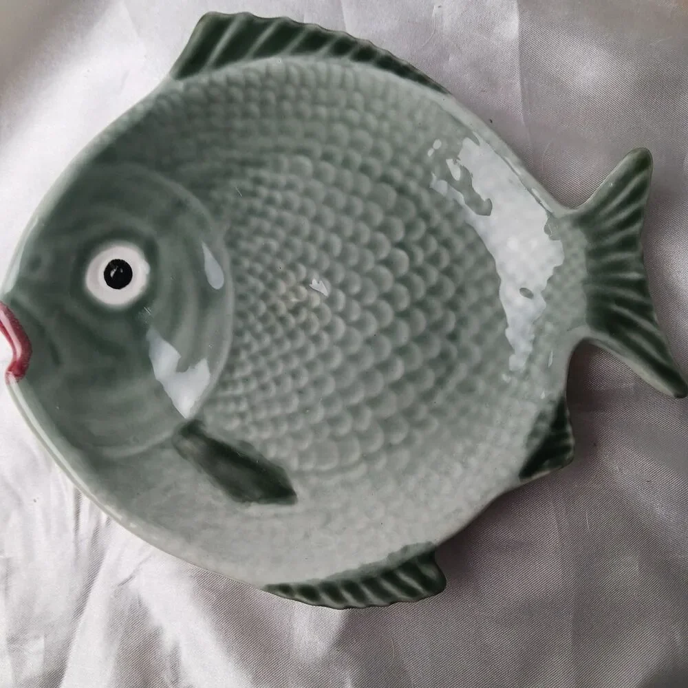 Vintage Portugal Faiancas Belo Art Pottery Fish Shaped 6 1/2'' Plate